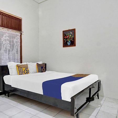 Oyo Life 90539 Taman Borobudur Guest House Syariah Blimbing  Exterior foto