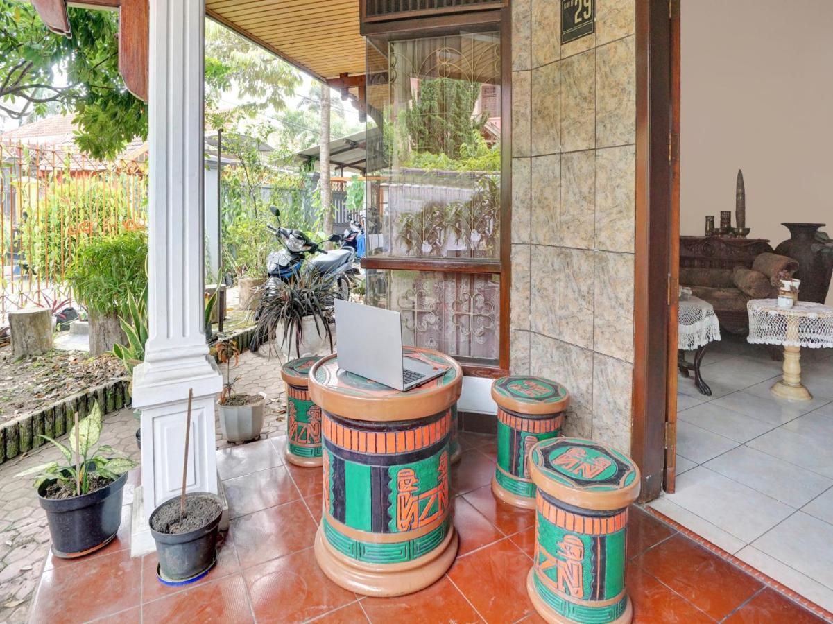 Oyo Life 90539 Taman Borobudur Guest House Syariah Blimbing  Exterior foto