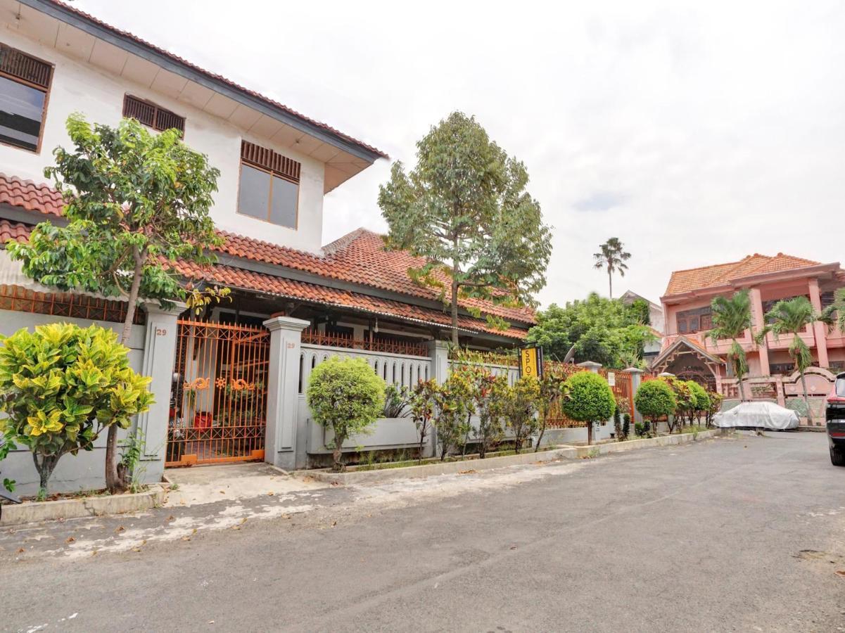Oyo Life 90539 Taman Borobudur Guest House Syariah Blimbing  Exterior foto