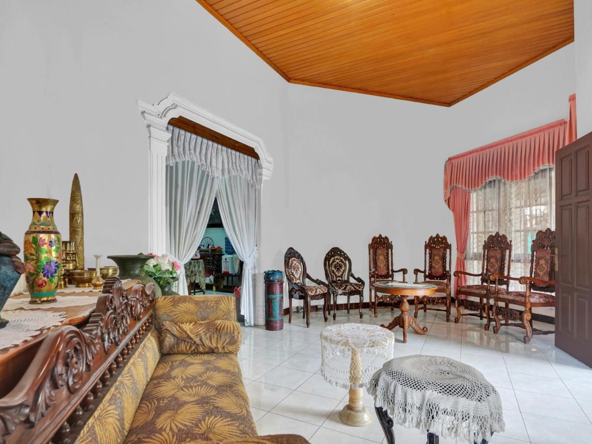 Oyo Life 90539 Taman Borobudur Guest House Syariah Blimbing  Exterior foto