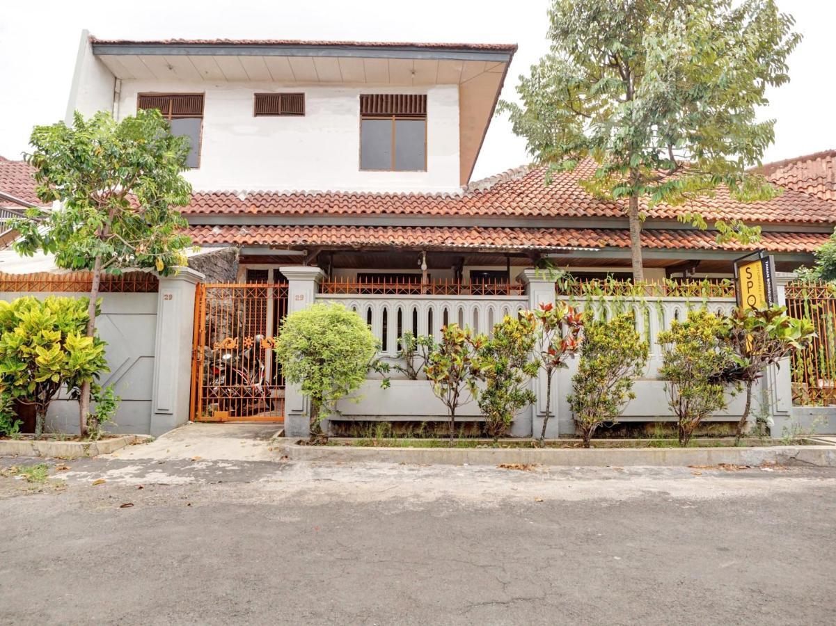 Oyo Life 90539 Taman Borobudur Guest House Syariah Blimbing  Exterior foto