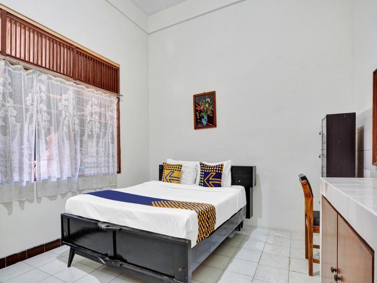 Oyo Life 90539 Taman Borobudur Guest House Syariah Blimbing  Exterior foto