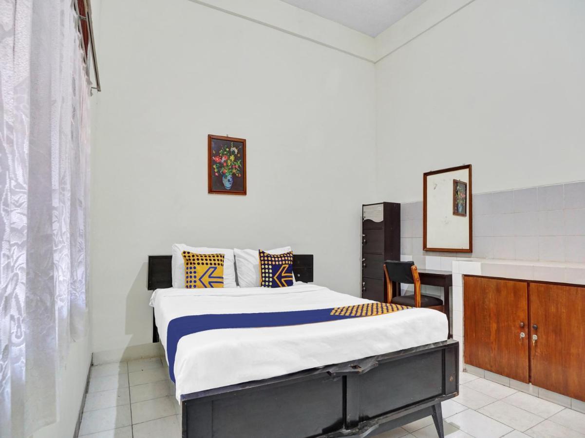 Oyo Life 90539 Taman Borobudur Guest House Syariah Blimbing  Exterior foto