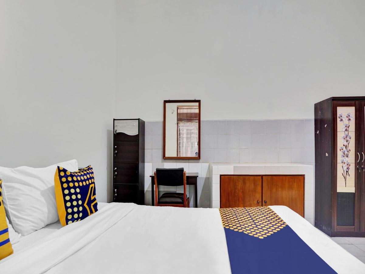 Oyo Life 90539 Taman Borobudur Guest House Syariah Blimbing  Exterior foto