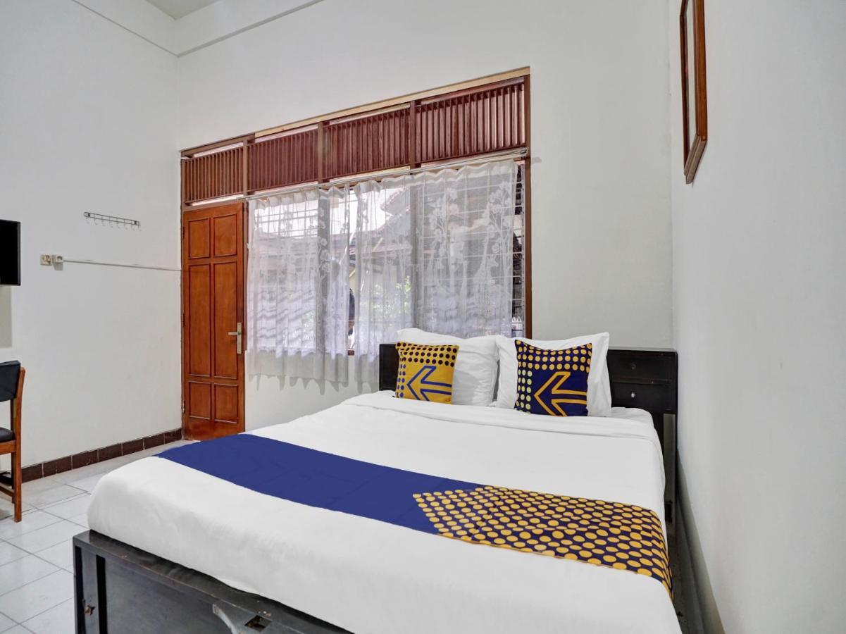 Oyo Life 90539 Taman Borobudur Guest House Syariah Blimbing  Exterior foto
