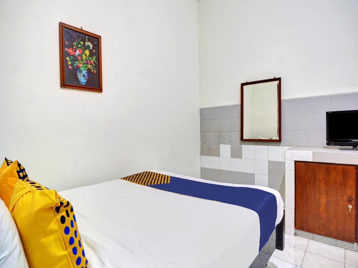 Oyo Life 90539 Taman Borobudur Guest House Syariah Blimbing  Exterior foto